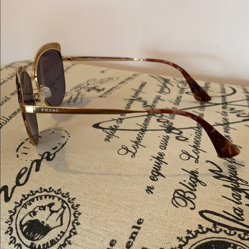 Prada sunglasses - Picture 4 of 6